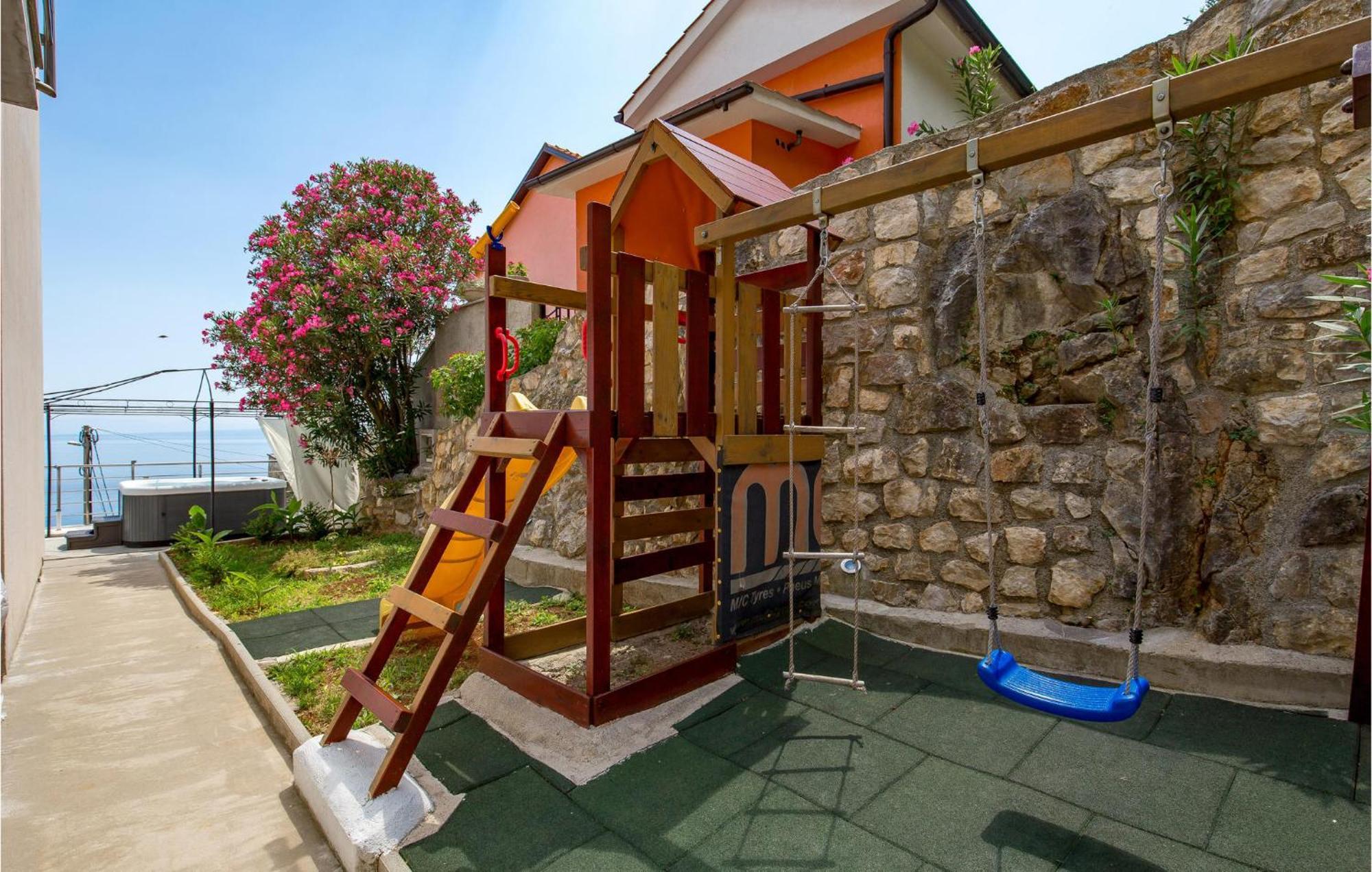 Stunning Apartment In Mošćenička Draga Exterior foto