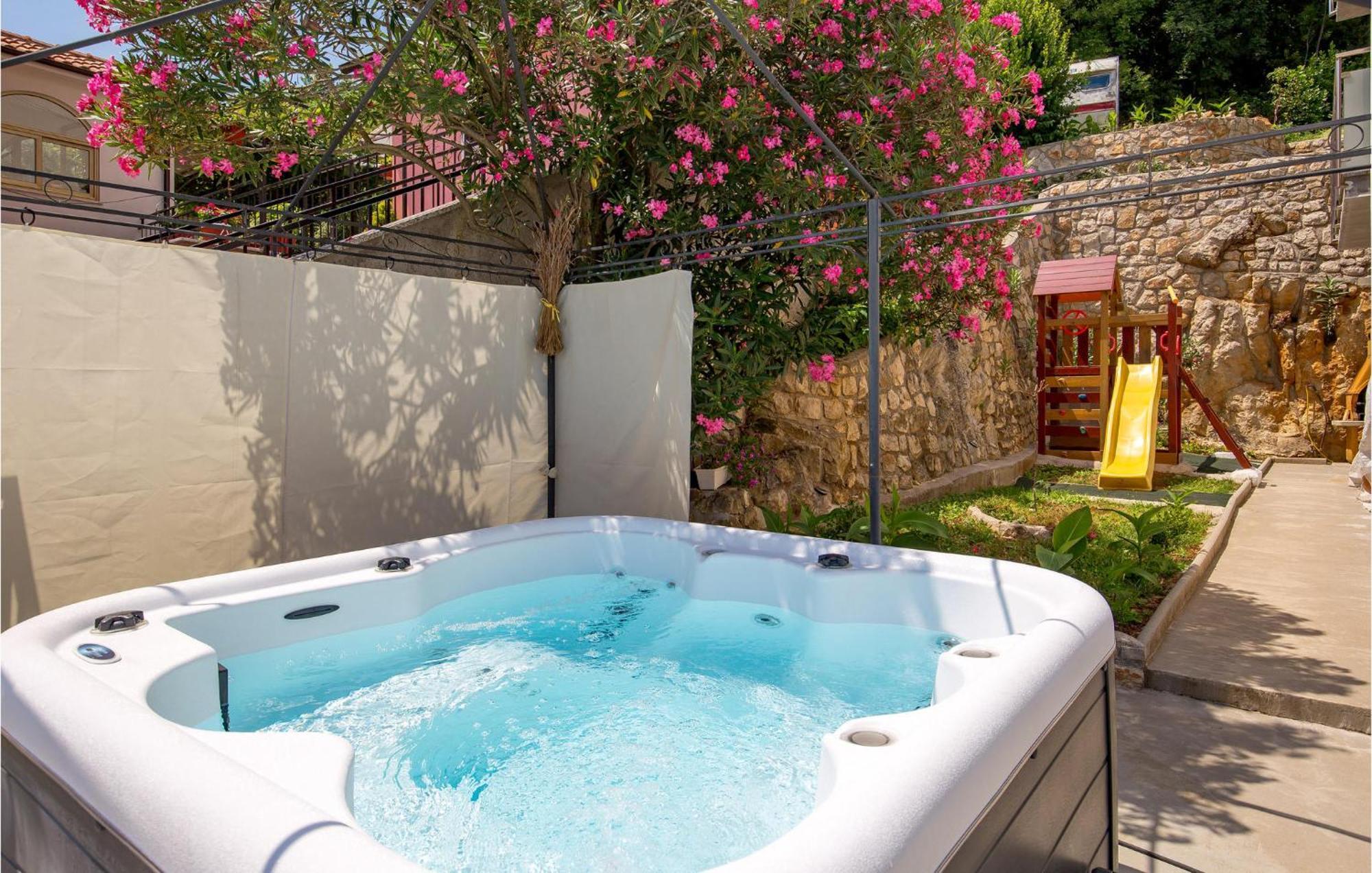 Stunning Apartment In Mošćenička Draga Exterior foto
